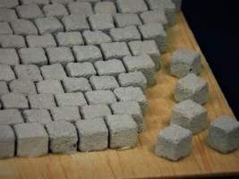 150 Keramik Pflastersteine 8 mm granit grau, 1:18/16